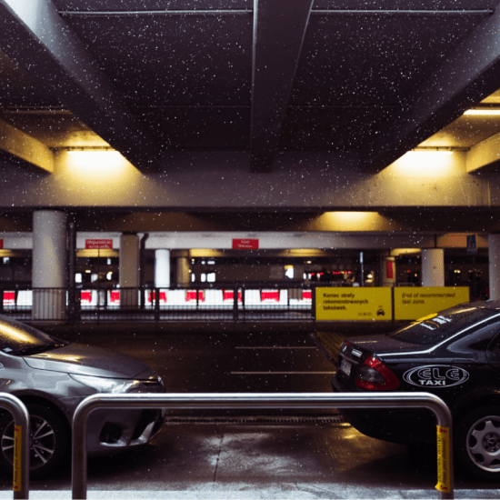 Parkování u letiště - známe tři ulice, ve kterých to zvládnete zadarmo